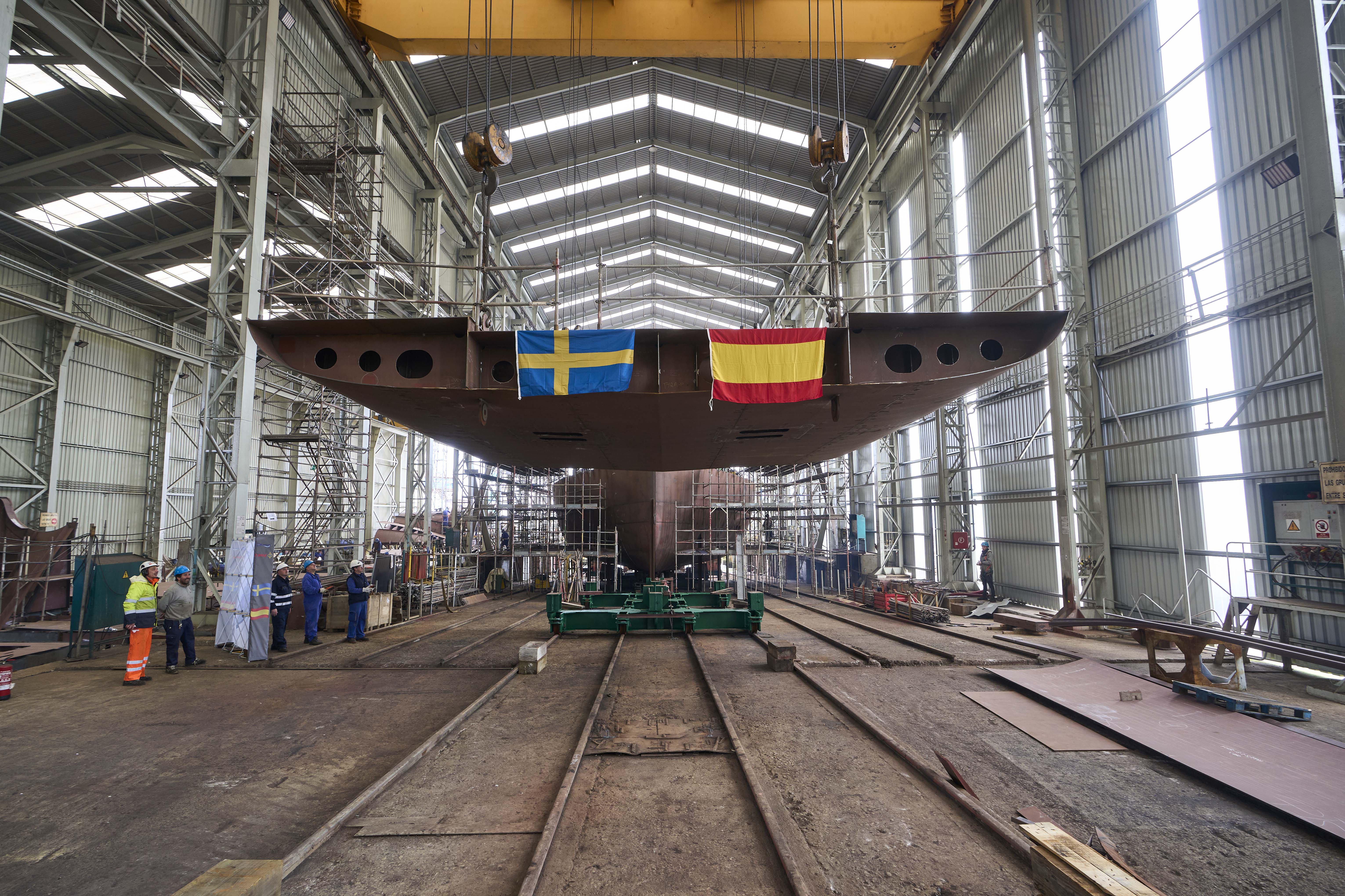 Kölsträckningen, då kölen placeras på stapelbädden, har genom historien haft stor ceremoniell betydelse. Foto: Astilleros Armon