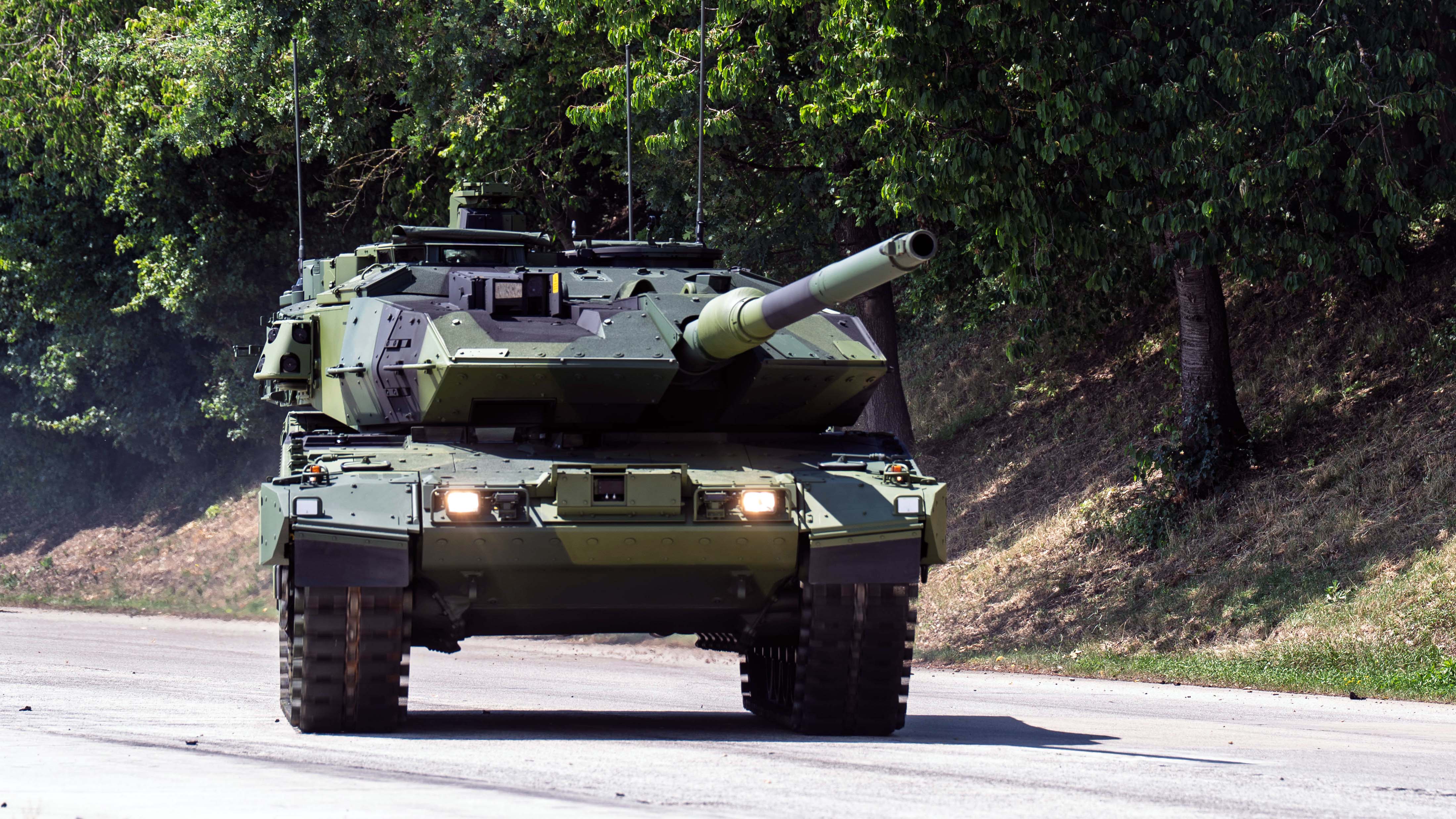 Den första renoverade och modifierade Stridsvagn 122 är klar. Foto: Robin S. Krüger/Försvarsmakten