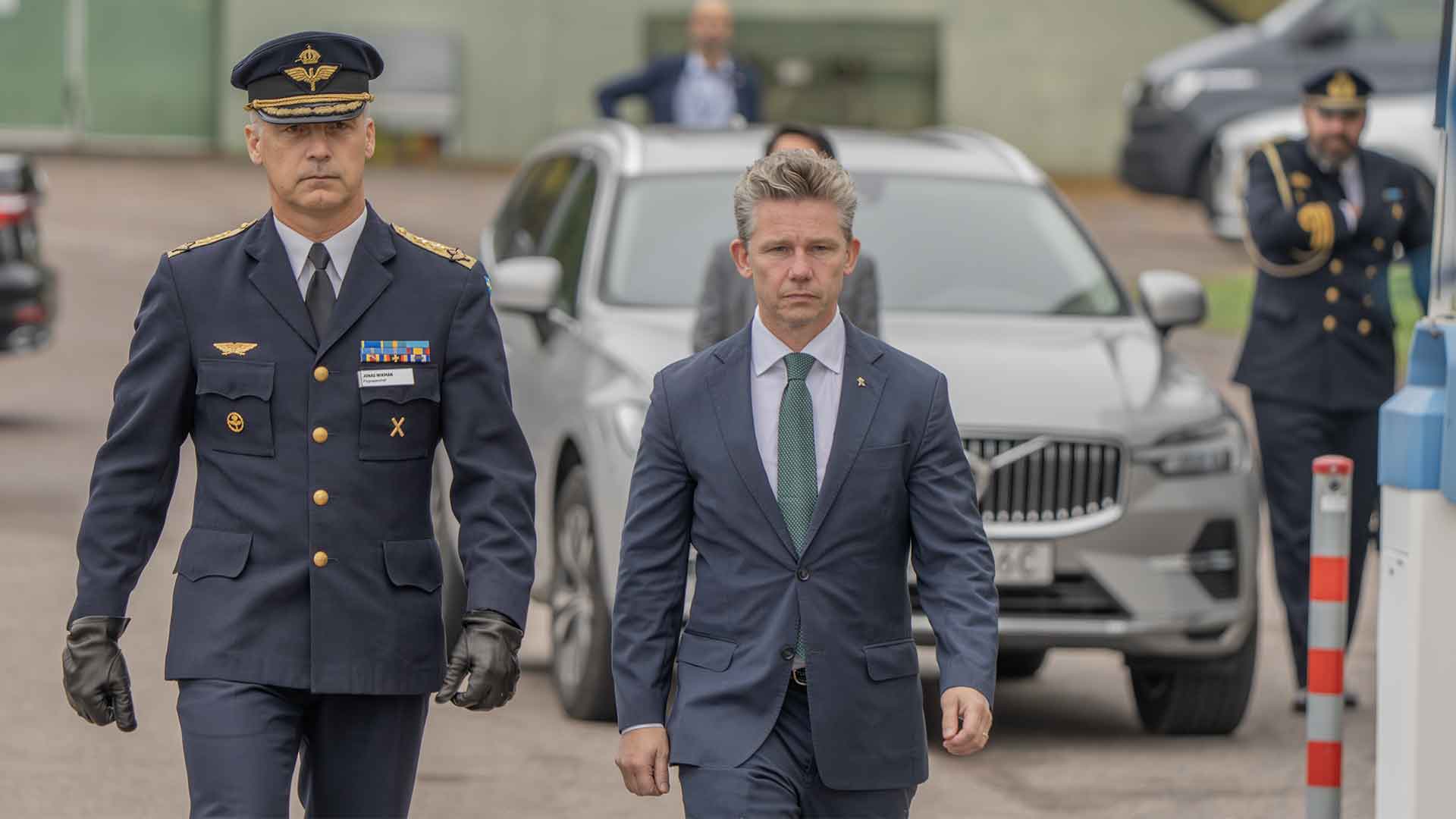Försvarsmaktens flygvapenchef Jonas Wikman och försvarsminister Pål Jonson. Foto: FMV / Staffan Ekstrand