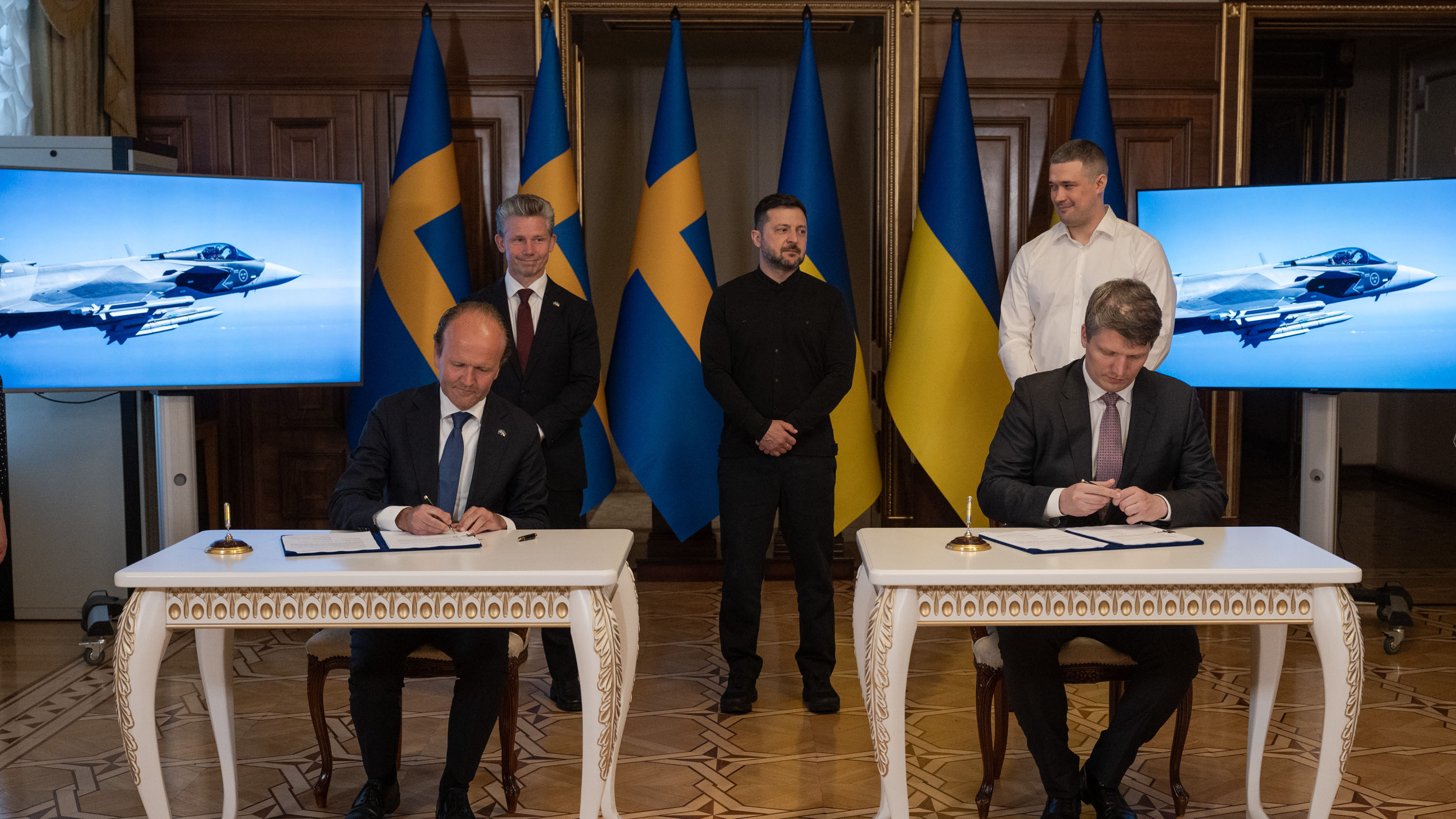 FMV har tecknat avtal med Ukraina om försäljning av 16 Gripen E. Foto: Ukrainas försvarsministerium