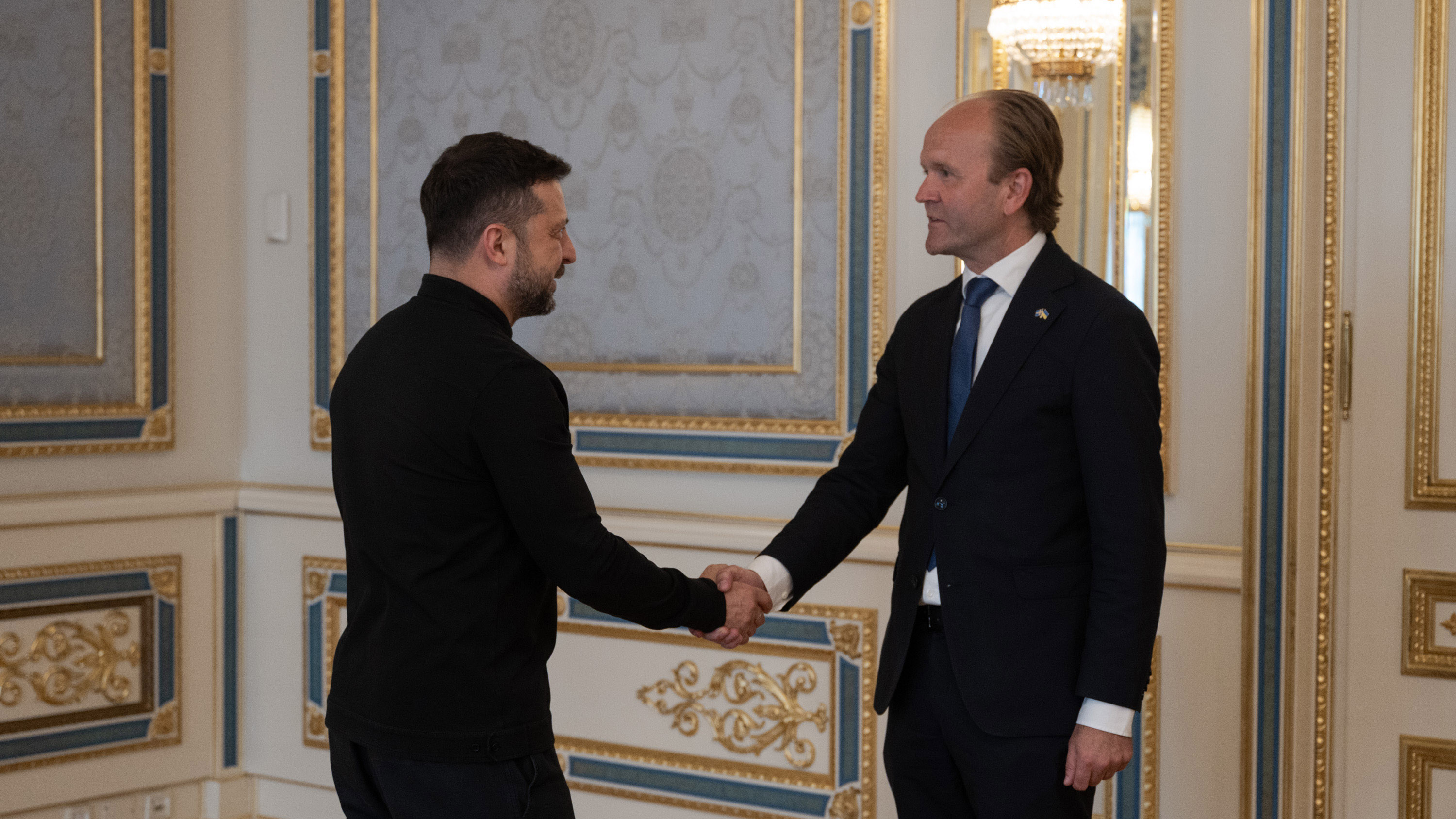 Ukrainas president Volodymyr Zelenskyj och FMV:s generaldirektör Mikael Granholm. Foto: Ukrainas försvarsministerium