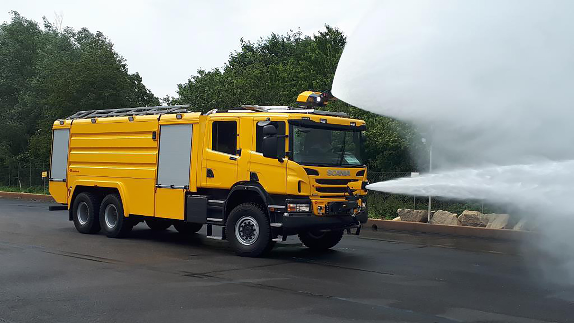 Gult brand- och räddningsfordon