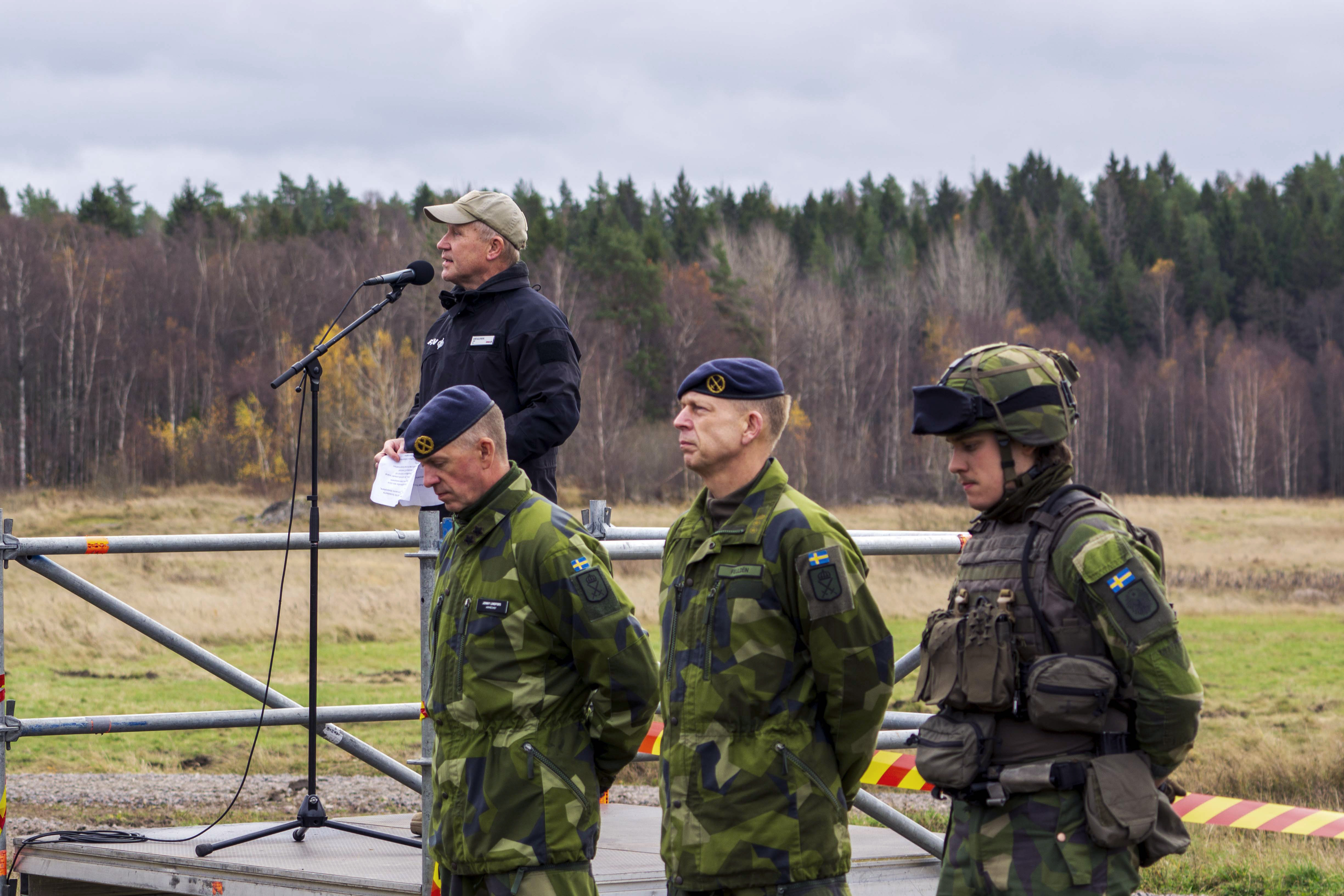 På bilden syns Hans Allenberg, FMV (vid mikrofonen), arméchefen generalmajor Jonny Lindfors, arméförvaltare Kenneth Felldén. Foto: Peter Lundqvist