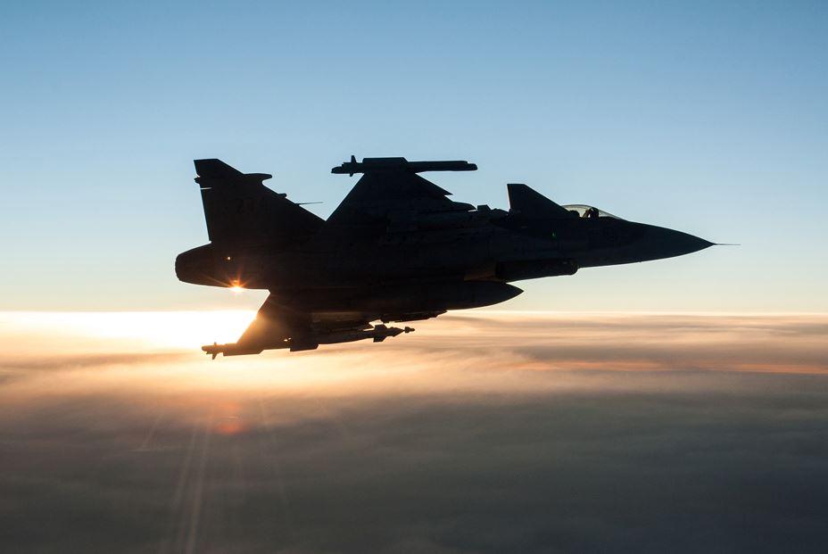 JAS Gripen i motljus