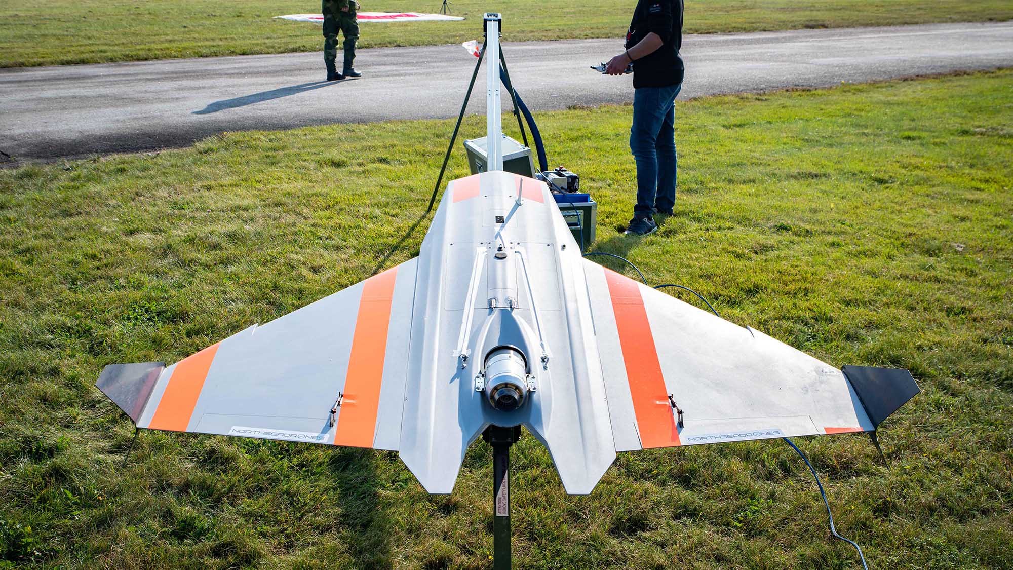 En jetdriven fjärrstyrd farkost redo för start. Foto: Robin Krüger, Försvarsmakten