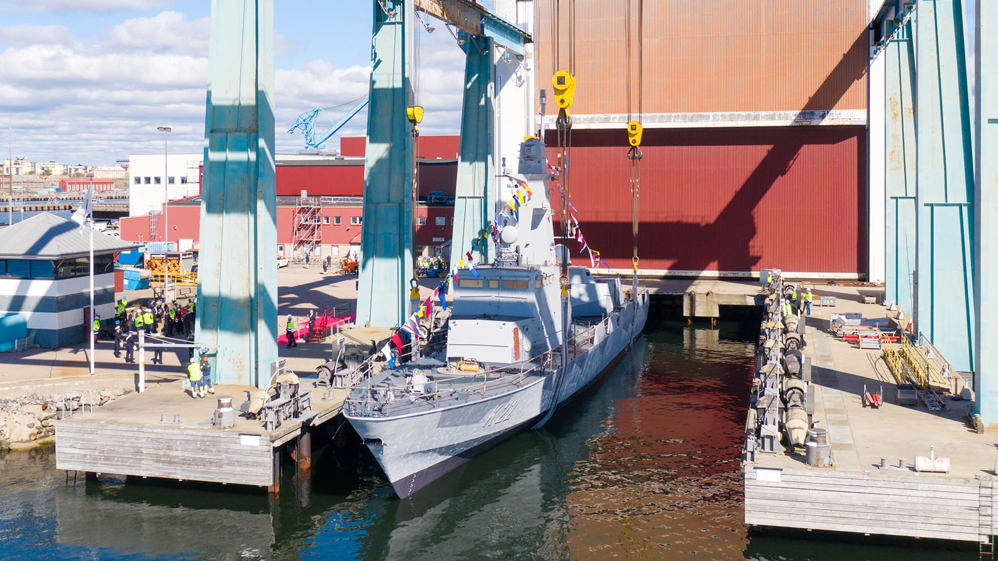 HMS Gävle i sjön efter första steget i modifieringen