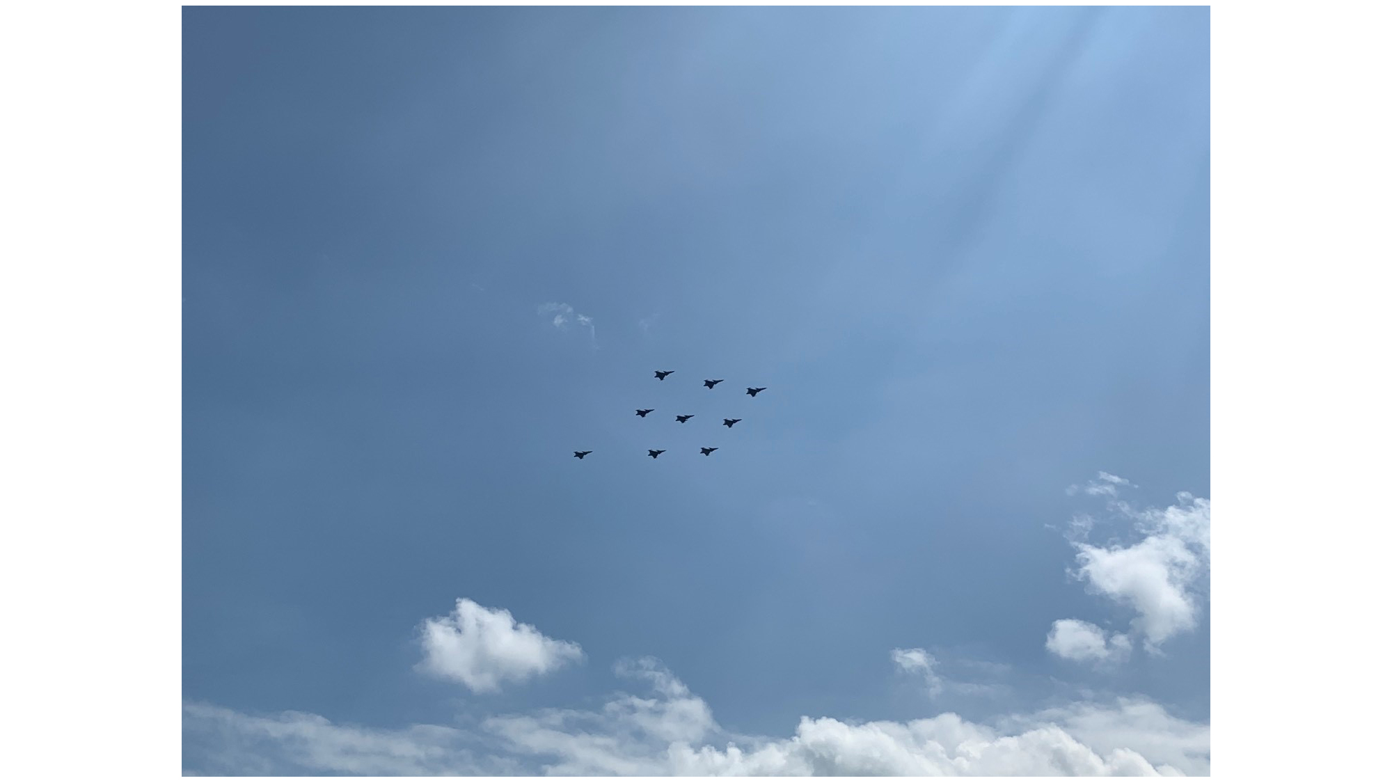 Med en formationsflygning visade det thailändska flygvapnet sin uppskattning för hur supporten till Gripensystemet i Thailand fungerar.