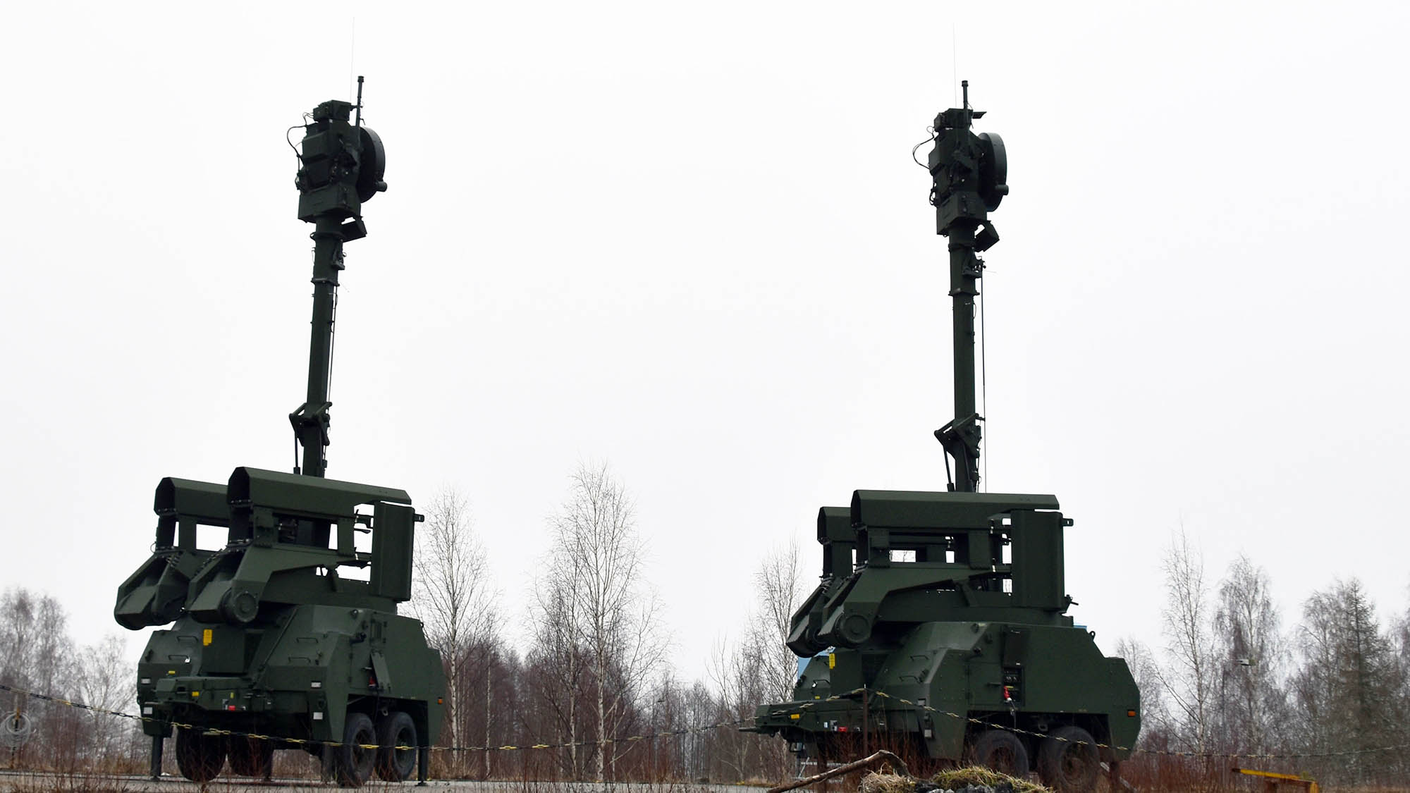 Flera EldE23 genomgår nu förstärkt underhåll efter att ha stått i förråd. FMV gör leveranskontroller innan leverans till Försvarsmakten. Foto: Philip Wilöv, Saab Bofors Dynamics.