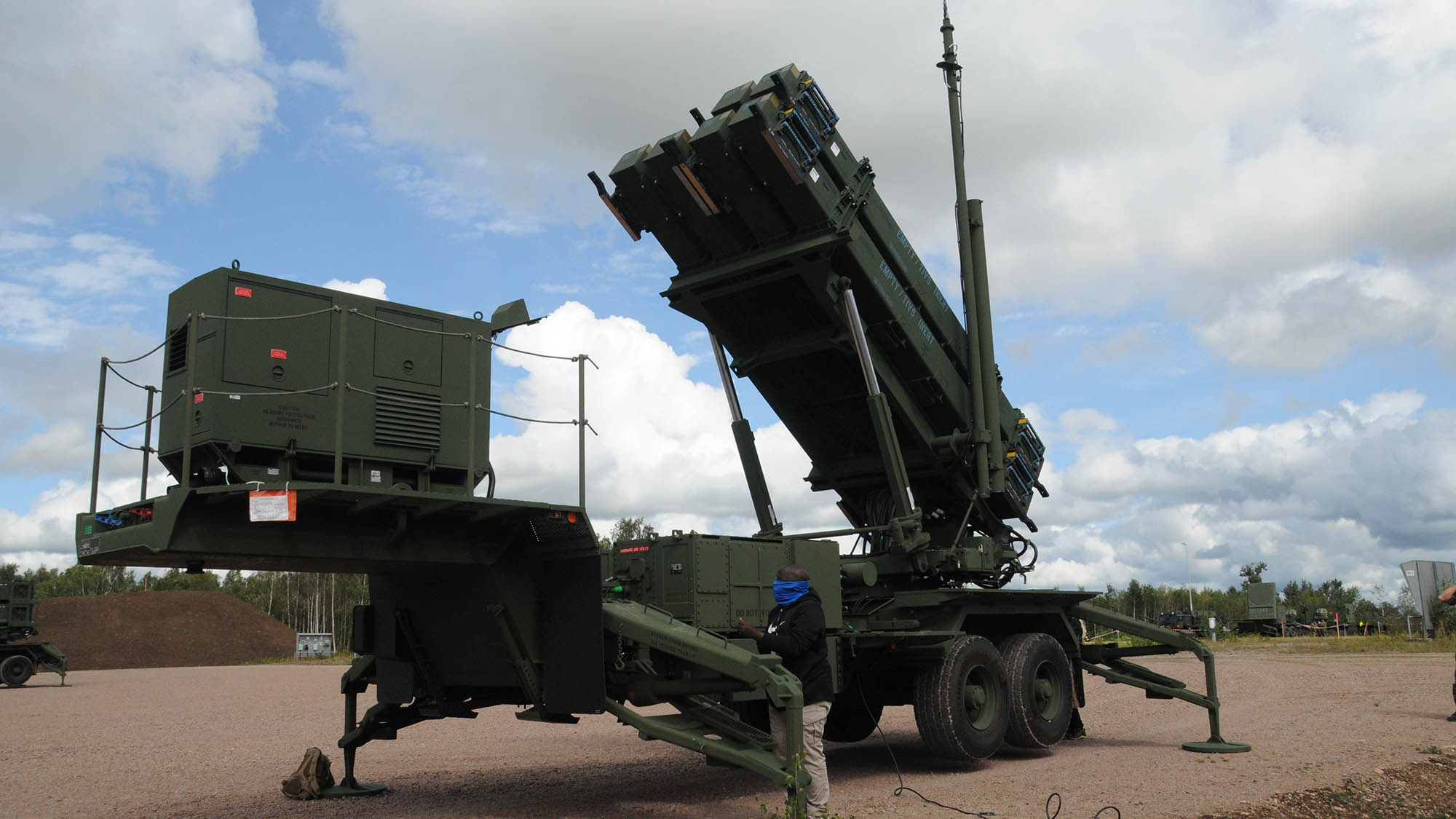 Svenska operatörer, tekniker och underhållspersonal får utbildning på den senaste versionen av Patriot-systemet. Här lavett med PAC3-robot.