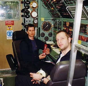 Per Fransson, till höger, när han arbetade som maskinbefäl på ubåten Södermanland cirka år 2000.