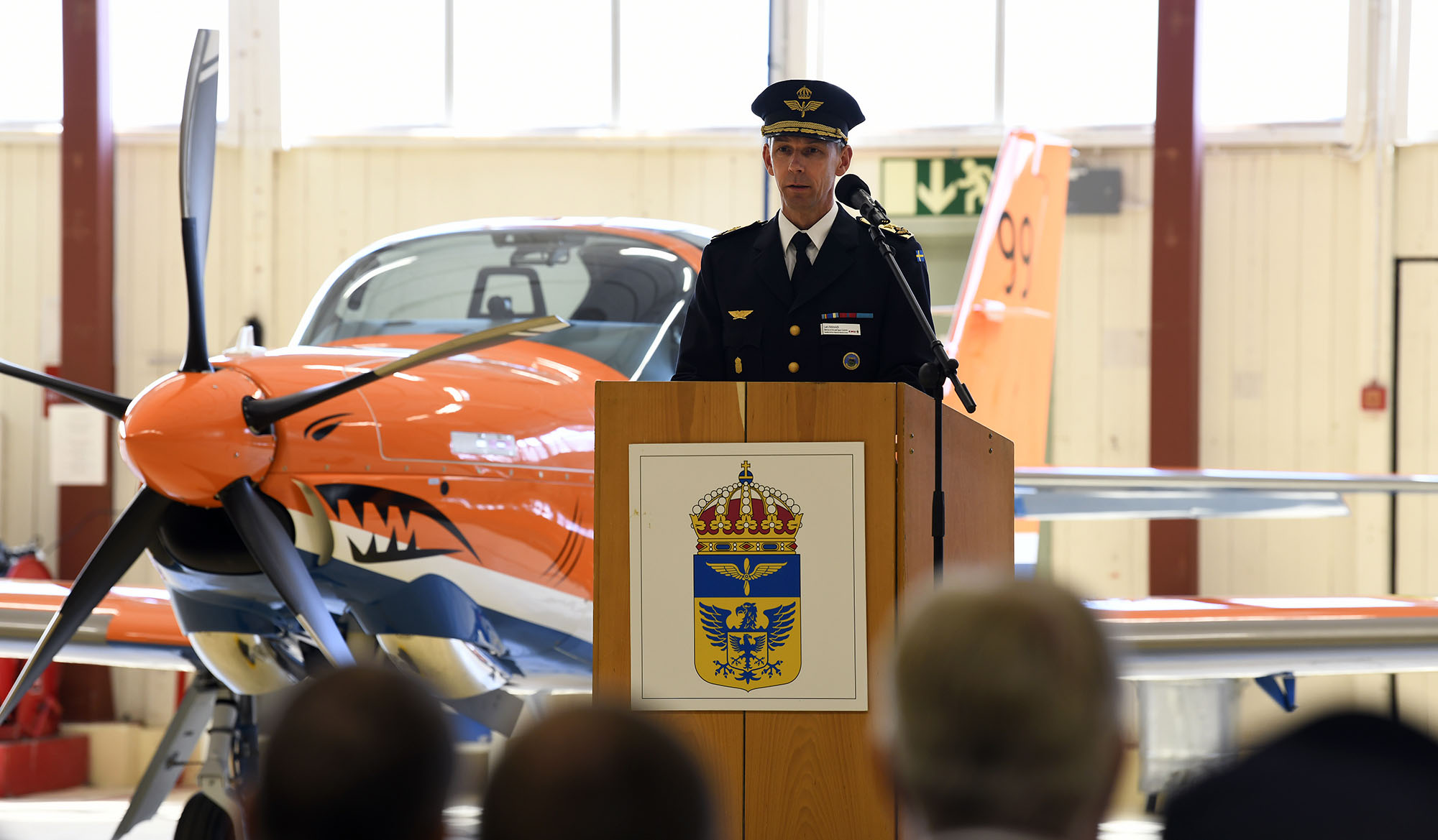 Lars Helmrich, chef för FMV:s verksamhetsområde Flyg- och rymdmateriel, under ceremonin vid Malmens flygplats. Foto: Louise Levin/Försvarsmakten