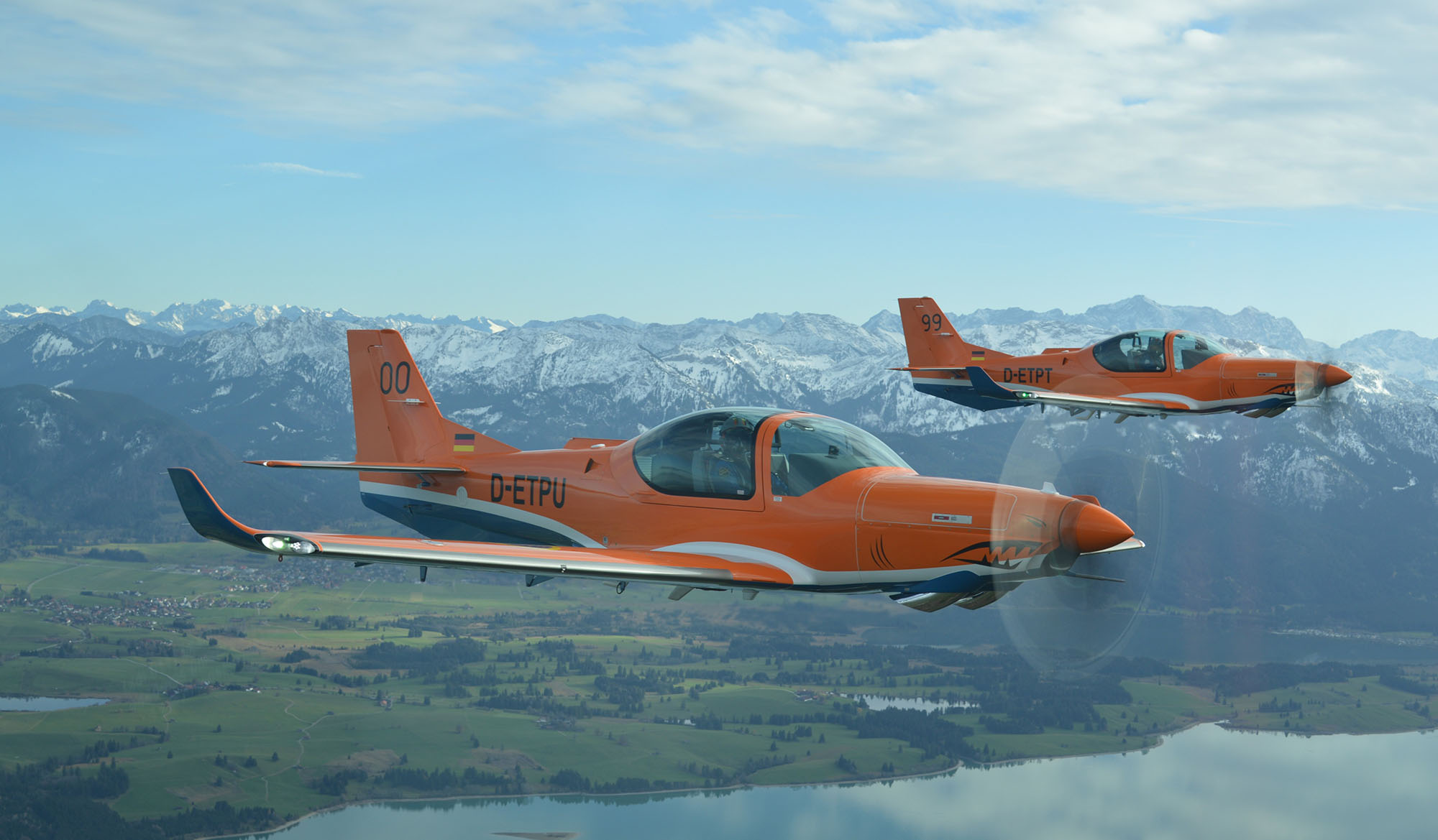 Försvarsmaktens nya skolflygplan SK40 under en flygning innan överlämningen till FMV och Försvarsmakten. Foto: Grob Aircraft