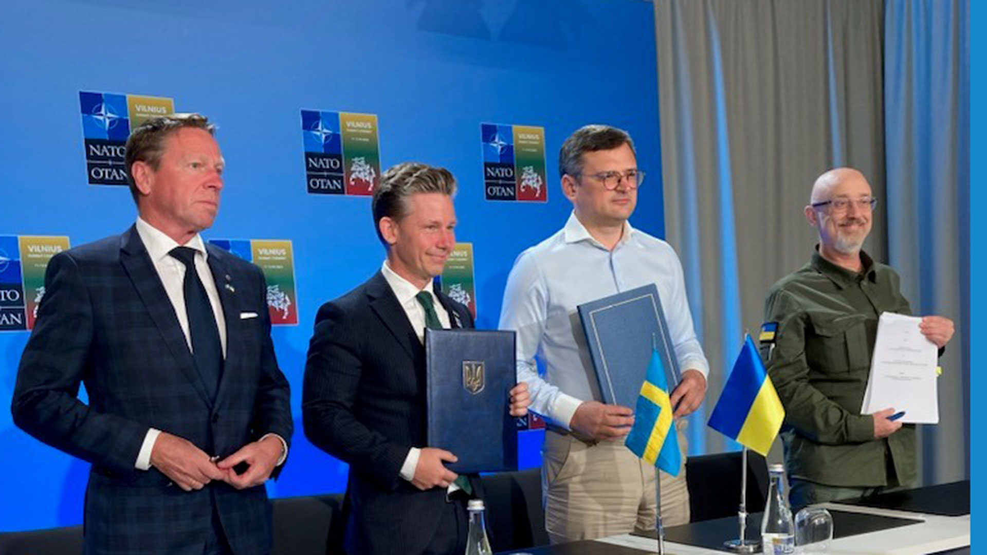 Göran Mårtensson, generaldirektör FMV, Pål Jonson (M), Sveriges försvarsminister, Dmytro Kuleba, Ukrainas utrikesminister samt Oleksij Reznikov, Ukrainas försvarsminister. Foto: FMV