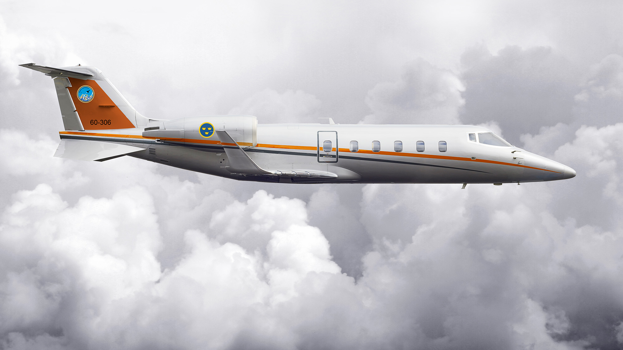 FMV köpt in fyra flygplan av typ Learjet 60, som ska byggas om från ett civilt flygplan till ett flygplan som kan användas i FMV:s provverksamhet. Med dessa plan kan man bland annat öva störmålsuppdrag eller använda dragmål. Foto: Karl-Kristofer Sjöström/FMV