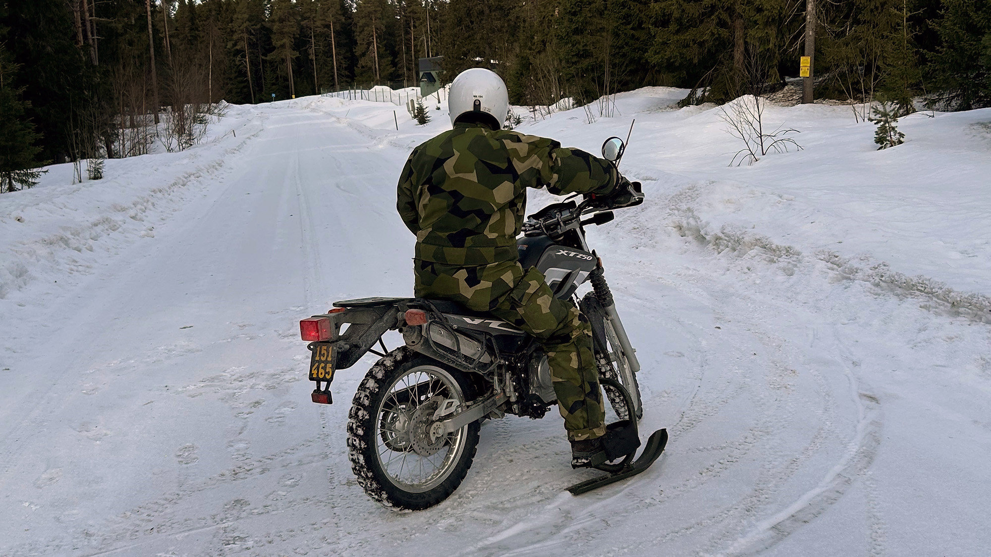 Yamaha XT 250 med skidor. Foto: FMV