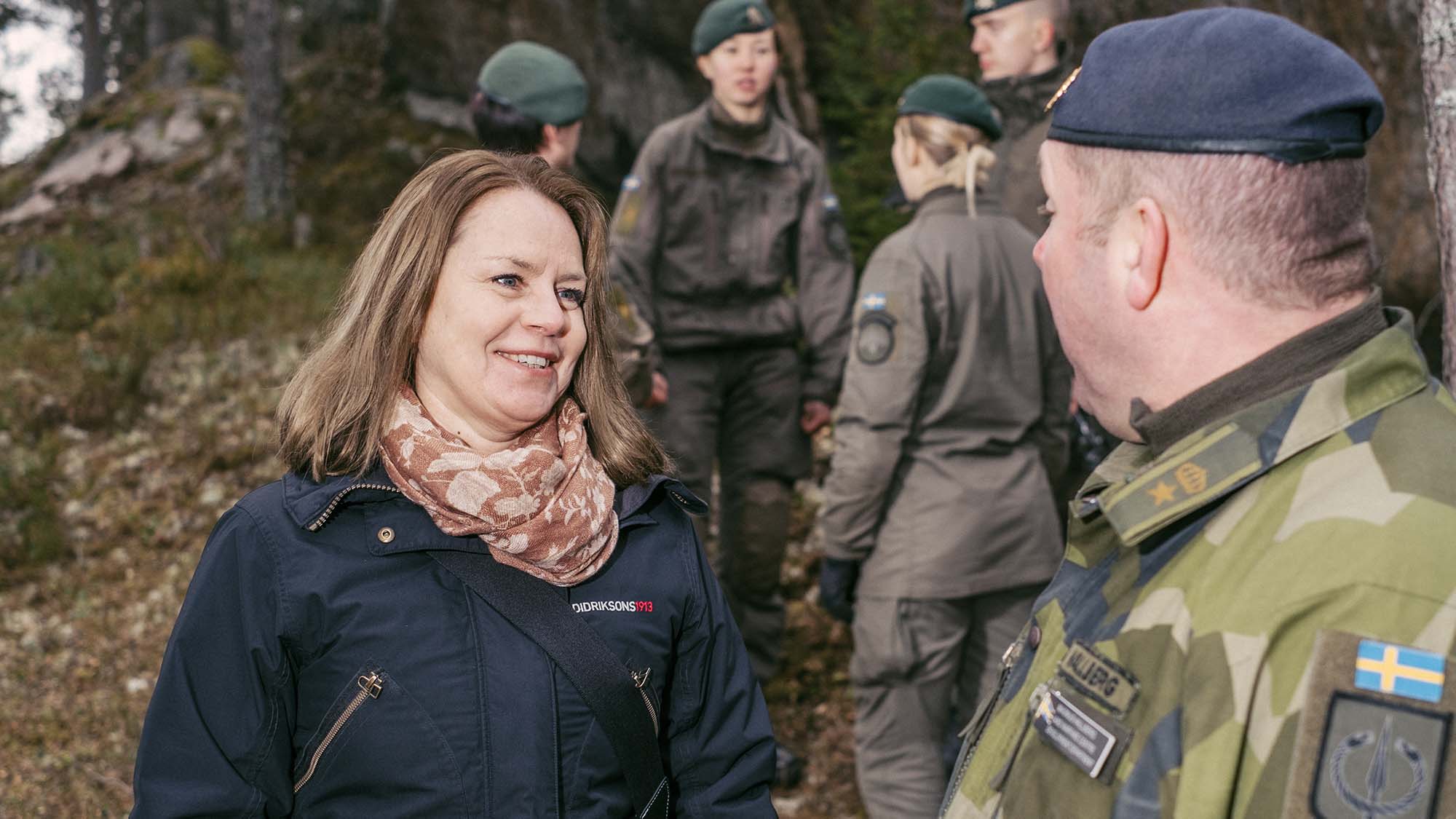 Mia Nilsson, projektledare vid FMV och Magnus Hallberg Försvarsmakten.