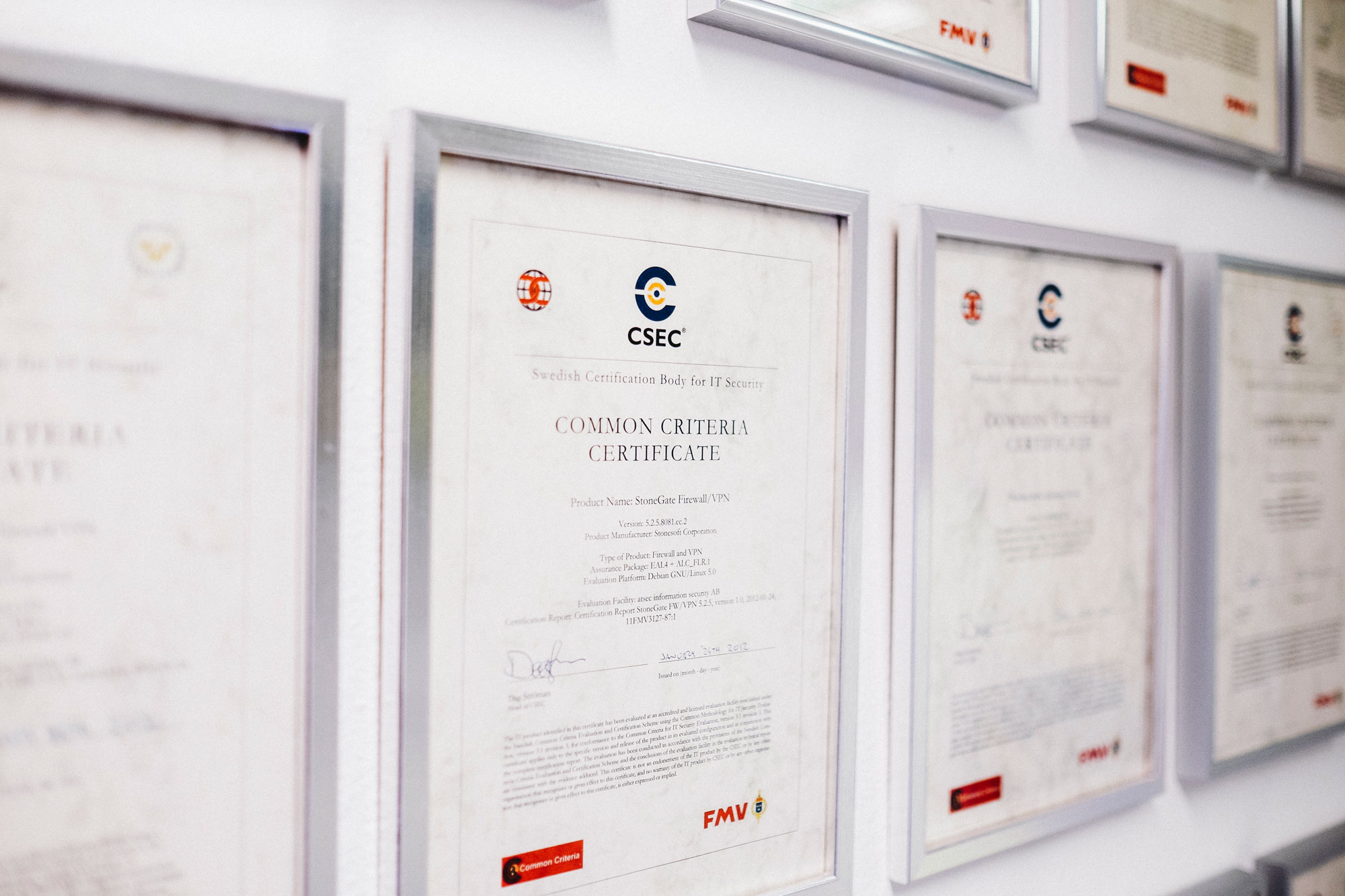 CSEC-certifikat på vägg